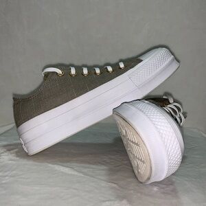 Converse Chuck Taylor All Star Lift Dark Stucco Canvas women’s size 7